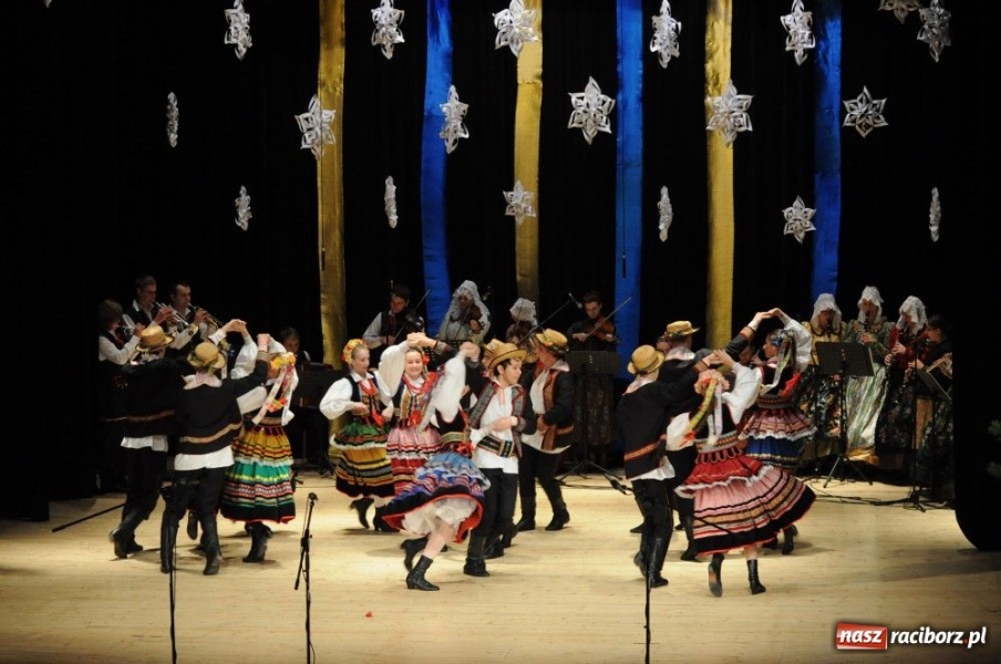 Zdjęcie w galerii na portalu naszraciborz.pl: Świąteczna gala zespołów Źródła wiadomości z regionu