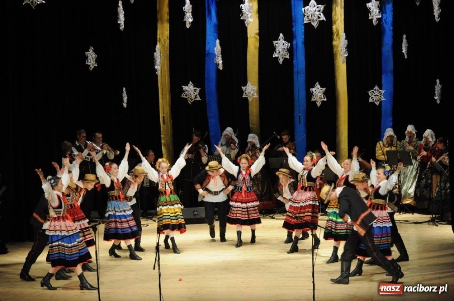 Zdjęcie w galerii na portalu naszraciborz.pl: Świąteczna gala zespołów Źródła wiadomości z regionu