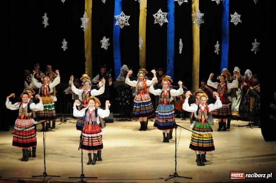 Zdjęcie w galerii na portalu naszraciborz.pl: Świąteczna gala zespołów Źródła wiadomości z regionu