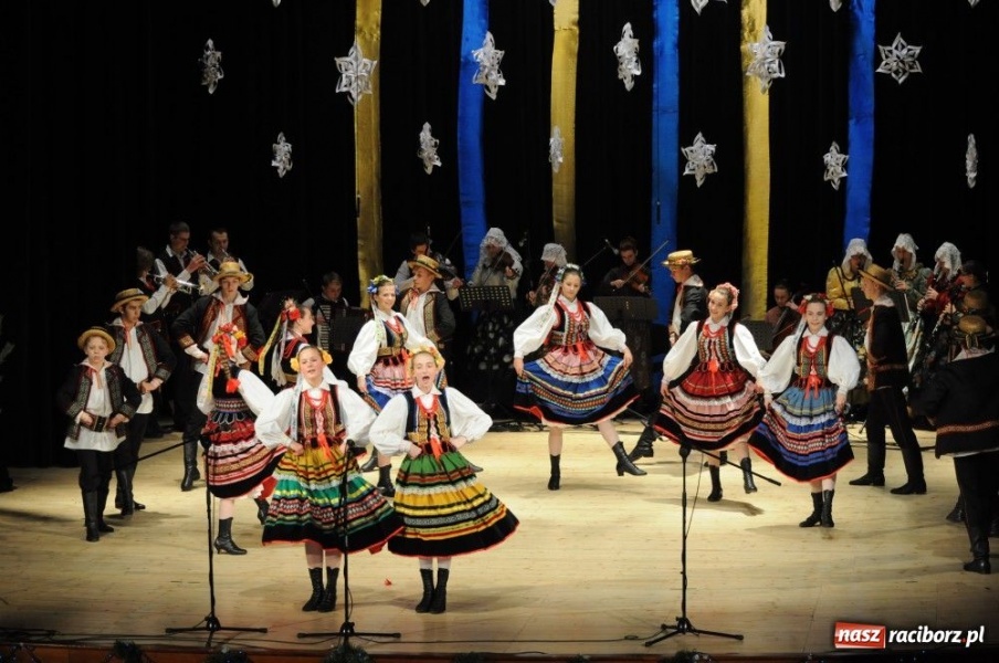 Zdjęcie w galerii na portalu naszraciborz.pl: Świąteczna gala zespołów Źródła wiadomości z regionu