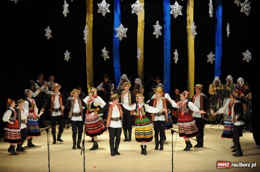 Zdjęcie w galerii na portalu naszraciborz.pl: Świąteczna gala zespołów Źródła wiadomości z regionu