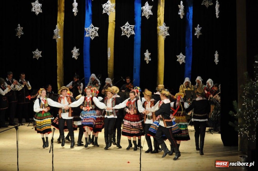 Zdjęcie w galerii na portalu naszraciborz.pl: Świąteczna gala zespołów Źródła wiadomości z regionu