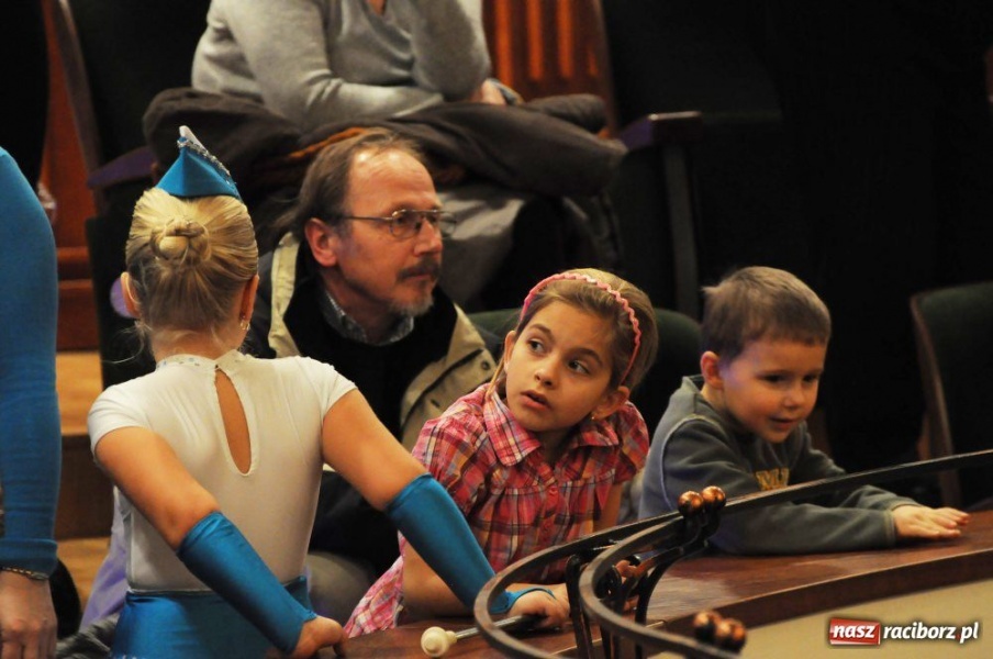 Zdjęcie w galerii na portalu naszraciborz.pl: Świąteczna gala zespołów Źródła wiadomości z regionu