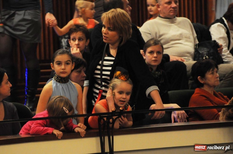 Zdjęcie w galerii na portalu naszraciborz.pl: Świąteczna gala zespołów Źródła wiadomości z regionu