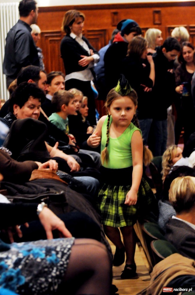 Zdjęcie w galerii na portalu naszraciborz.pl: Świąteczna gala zespołów Źródła wiadomości z regionu