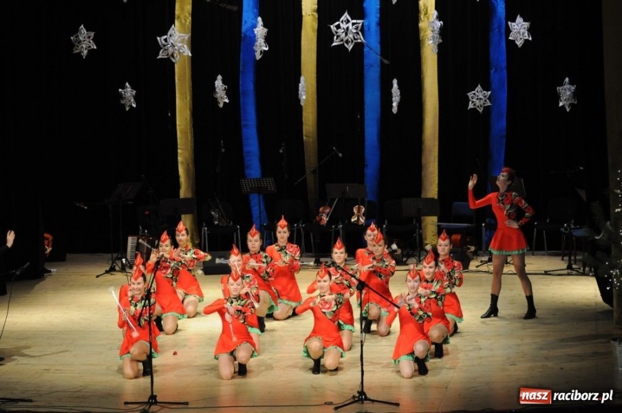 Zdjęcie w galerii na portalu naszraciborz.pl: Świąteczna gala zespołów Źródła wiadomości z regionu