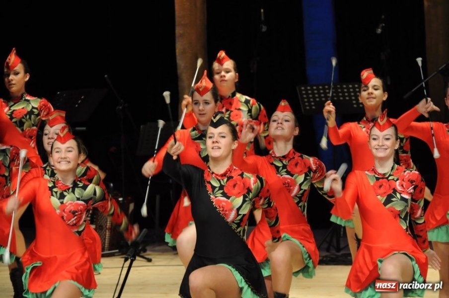 Zdjęcie w galerii na portalu naszraciborz.pl: Świąteczna gala zespołów Źródła wiadomości z regionu