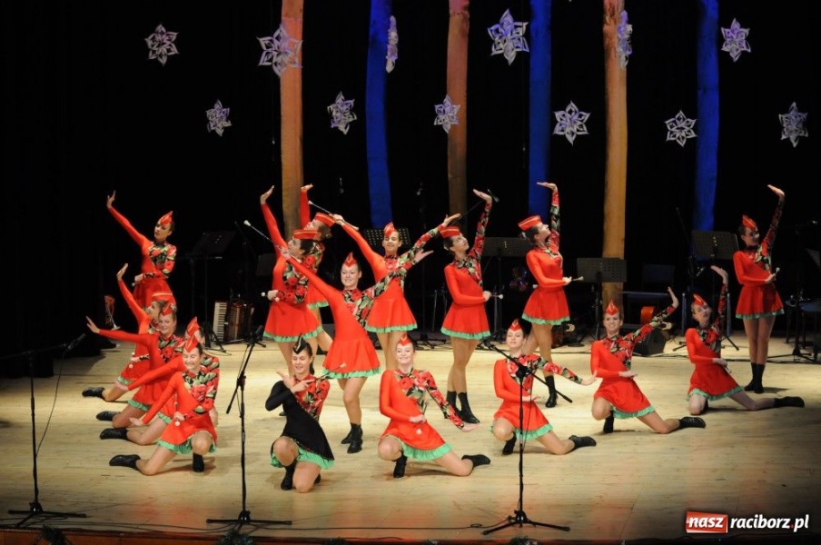 Zdjęcie w galerii na portalu naszraciborz.pl: Świąteczna gala zespołów Źródła wiadomości z regionu