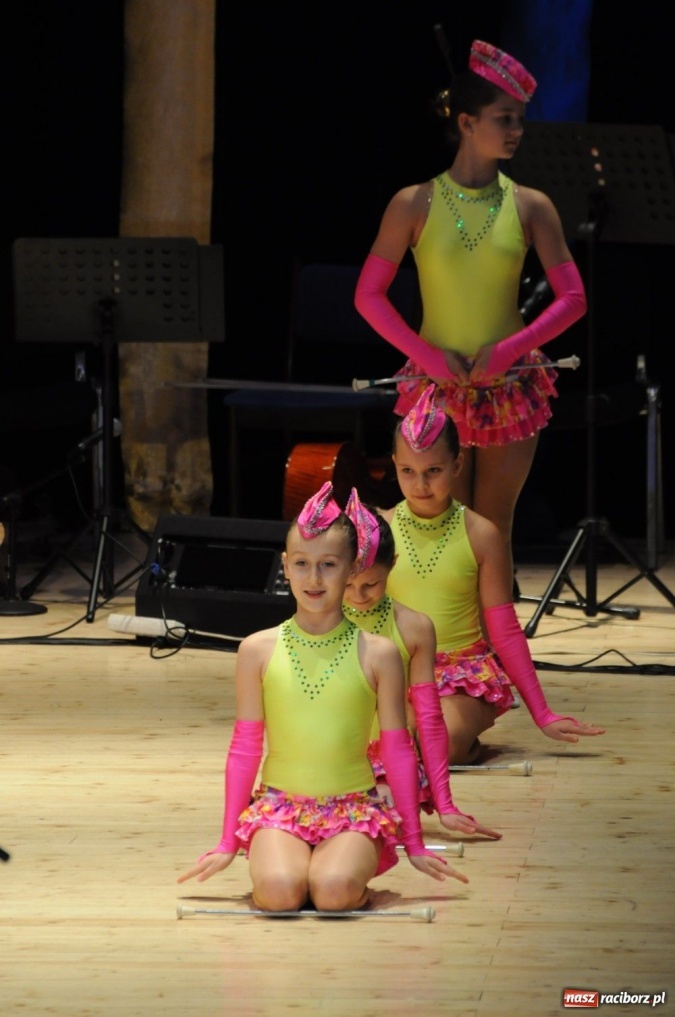 Zdjęcie w galerii na portalu naszraciborz.pl: Świąteczna gala zespołów Źródła wiadomości z regionu