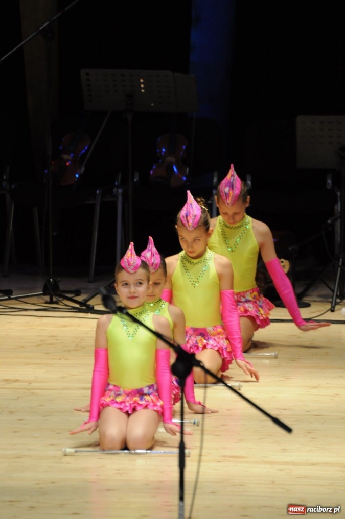 Zdjęcie w galerii na portalu naszraciborz.pl: Świąteczna gala zespołów Źródła wiadomości z regionu