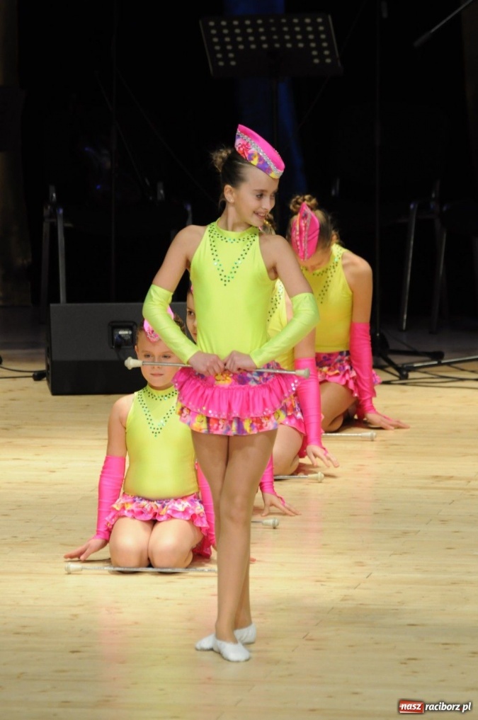 Zdjęcie w galerii na portalu naszraciborz.pl: Świąteczna gala zespołów Źródła wiadomości z regionu