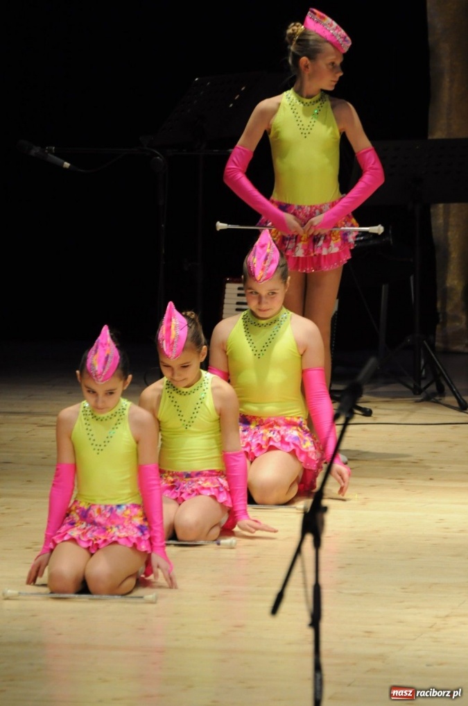 Zdjęcie w galerii na portalu naszraciborz.pl: Świąteczna gala zespołów Źródła wiadomości z regionu