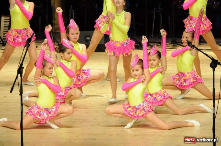 Zdjęcie w galerii na portalu naszraciborz.pl: Świąteczna gala zespołów Źródła wiadomości z regionu