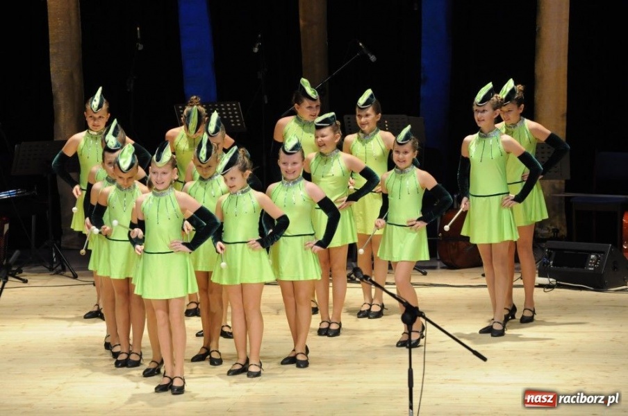 Zdjęcie w galerii na portalu naszraciborz.pl: Świąteczna gala zespołów Źródła wiadomości z regionu
