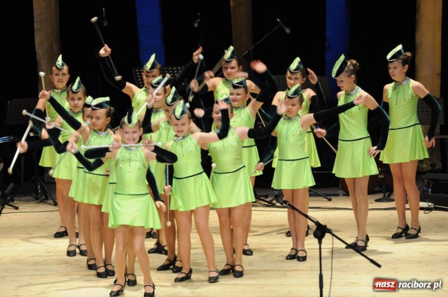 Zdjęcie w galerii na portalu naszraciborz.pl: Świąteczna gala zespołów Źródła wiadomości z regionu