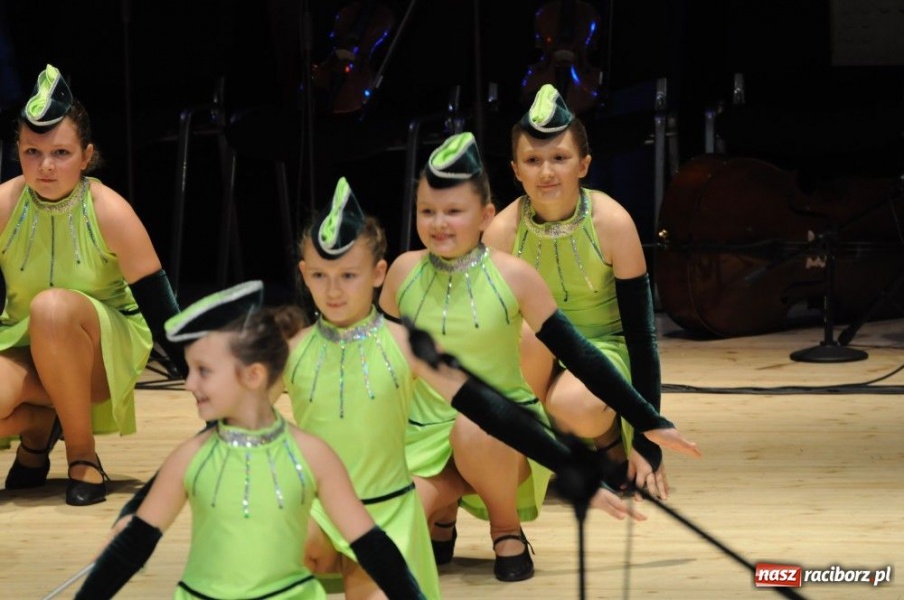 Zdjęcie w galerii na portalu naszraciborz.pl: Świąteczna gala zespołów Źródła wiadomości z regionu