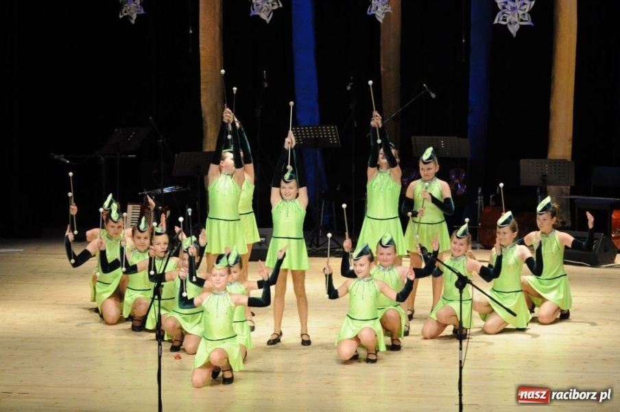 Zdjęcie w galerii na portalu naszraciborz.pl: Świąteczna gala zespołów Źródła wiadomości z regionu