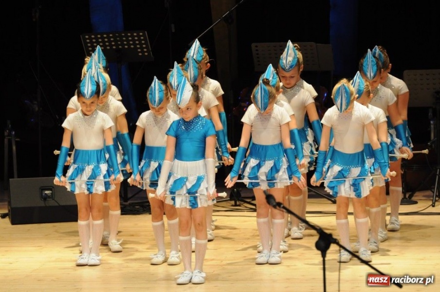 Zdjęcie w galerii na portalu naszraciborz.pl: Świąteczna gala zespołów Źródła wiadomości z regionu