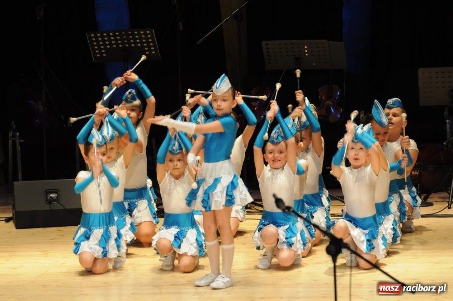 Zdjęcie w galerii na portalu naszraciborz.pl: Świąteczna gala zespołów Źródła wiadomości z regionu