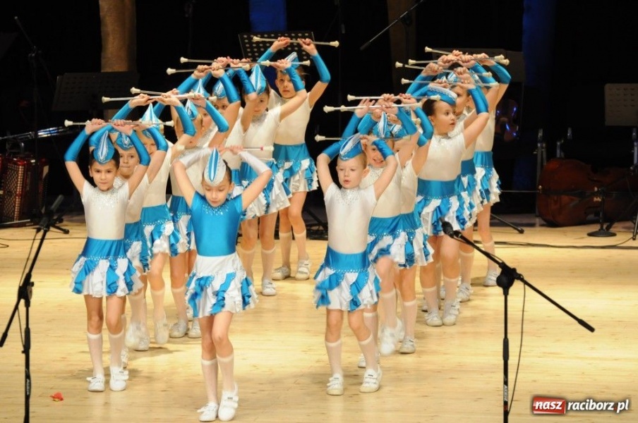 Zdjęcie w galerii na portalu naszraciborz.pl: Świąteczna gala zespołów Źródła wiadomości z regionu