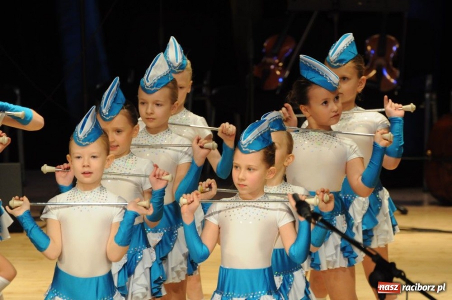 Zdjęcie w galerii na portalu naszraciborz.pl: Świąteczna gala zespołów Źródła wiadomości z regionu