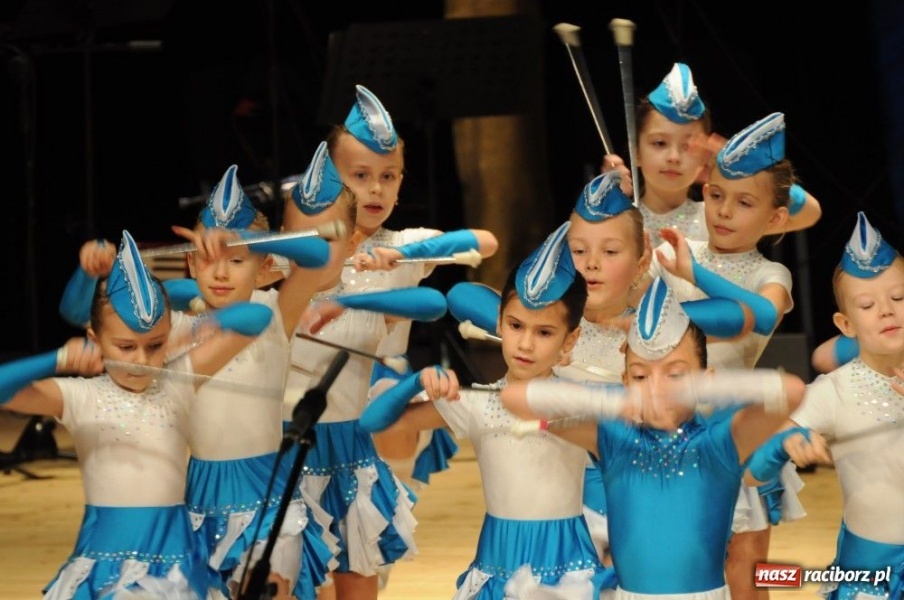 Zdjęcie w galerii na portalu naszraciborz.pl: Świąteczna gala zespołów Źródła wiadomości z regionu