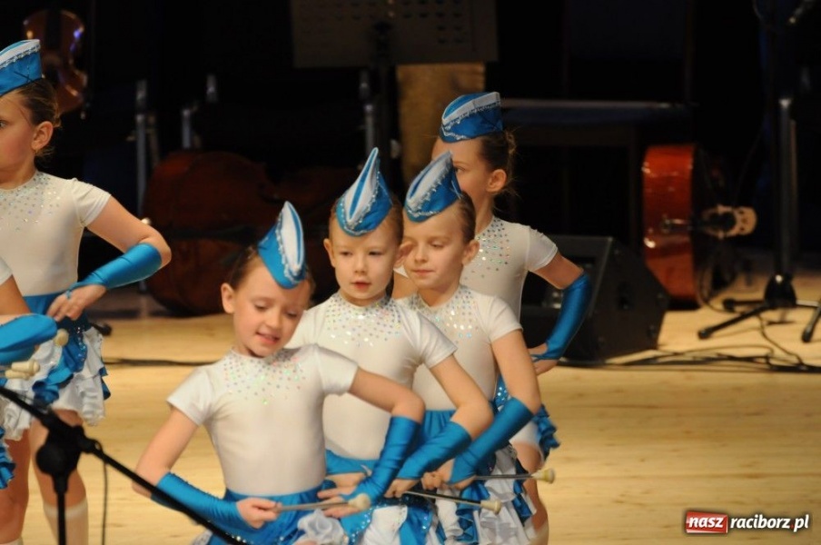 Zdjęcie w galerii na portalu naszraciborz.pl: Świąteczna gala zespołów Źródła wiadomości z regionu