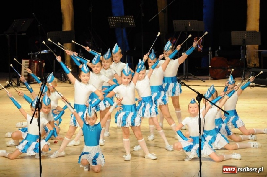 Zdjęcie w galerii na portalu naszraciborz.pl: Świąteczna gala zespołów Źródła wiadomości z regionu