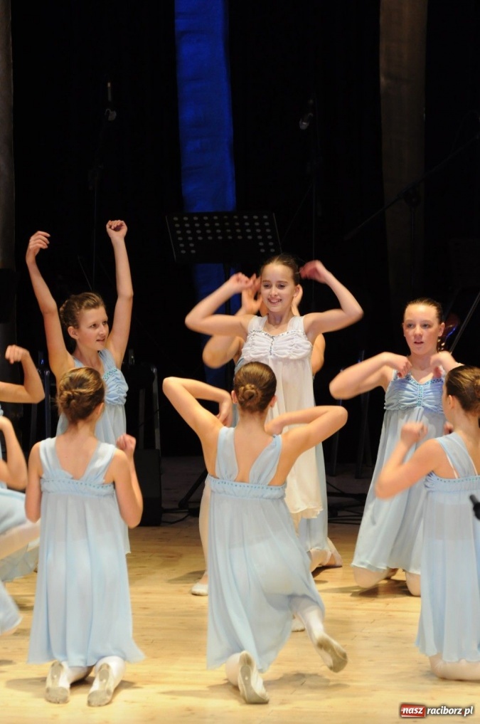 Zdjęcie w galerii na portalu naszraciborz.pl: Świąteczna gala zespołów Źródła wiadomości z regionu