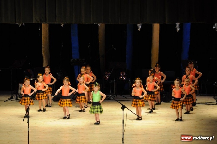 Zdjęcie w galerii na portalu naszraciborz.pl: Świąteczna gala zespołów Źródła wiadomości z regionu