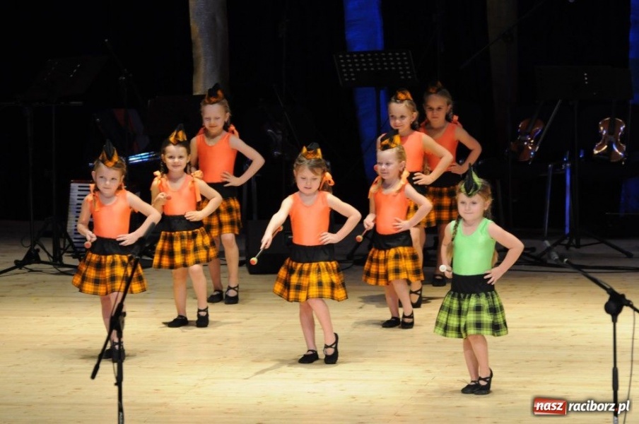 Zdjęcie w galerii na portalu naszraciborz.pl: Świąteczna gala zespołów Źródła wiadomości z regionu