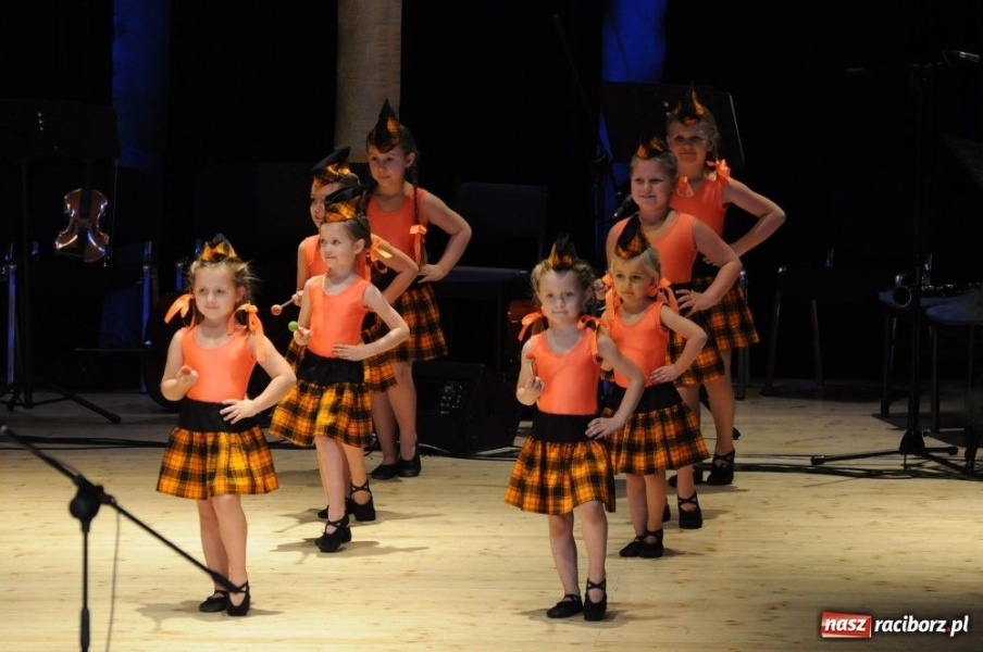 Zdjęcie w galerii na portalu naszraciborz.pl: Świąteczna gala zespołów Źródła wiadomości z regionu