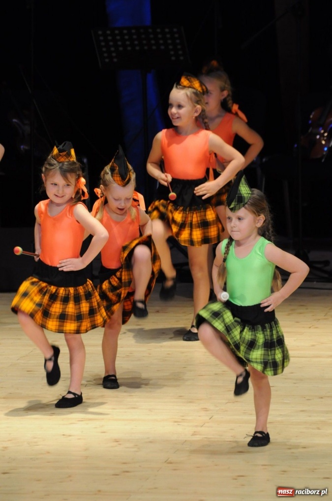 Zdjęcie w galerii na portalu naszraciborz.pl: Świąteczna gala zespołów Źródła wiadomości z regionu