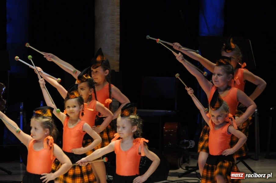 Zdjęcie w galerii na portalu naszraciborz.pl: Świąteczna gala zespołów Źródła wiadomości z regionu