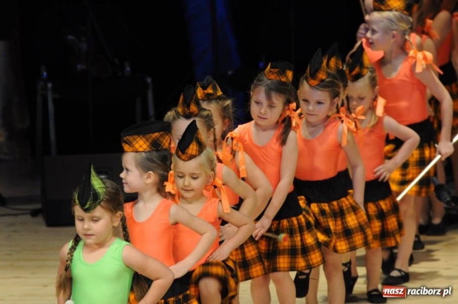 Zdjęcie w galerii na portalu naszraciborz.pl: Świąteczna gala zespołów Źródła wiadomości z regionu