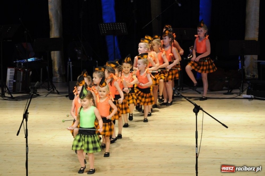 Zdjęcie w galerii na portalu naszraciborz.pl: Świąteczna gala zespołów Źródła wiadomości z regionu