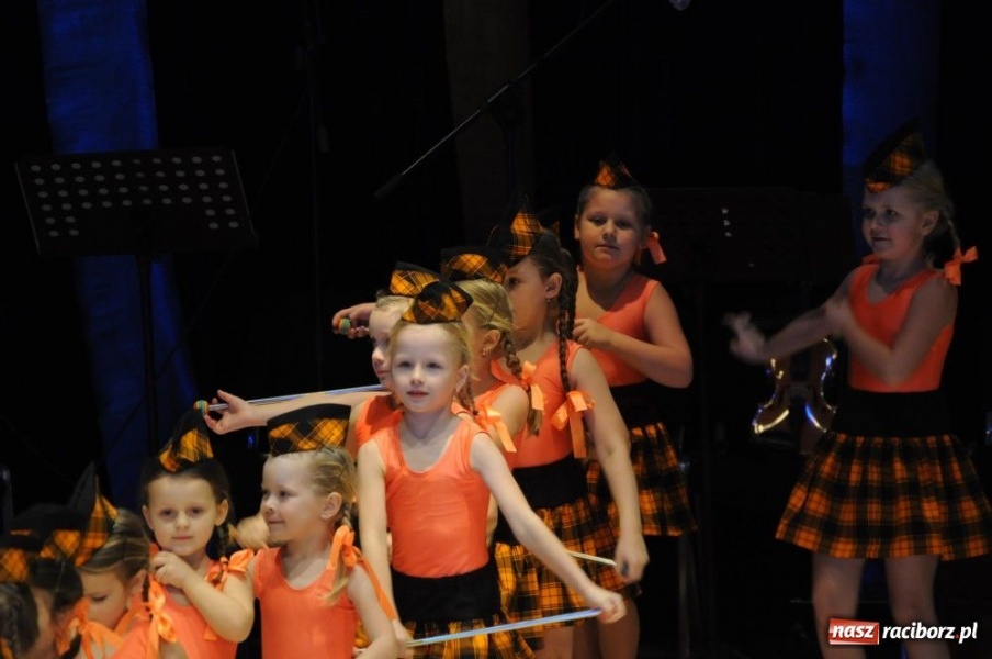 Zdjęcie w galerii na portalu naszraciborz.pl: Świąteczna gala zespołów Źródła wiadomości z regionu