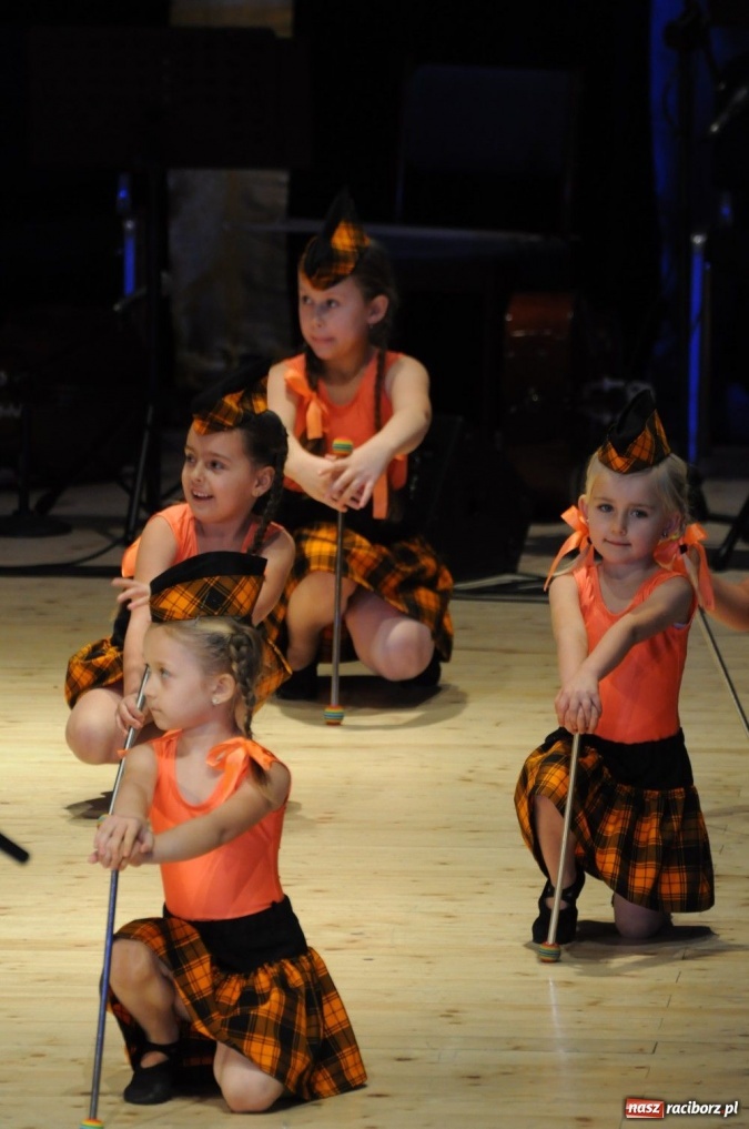 Zdjęcie w galerii na portalu naszraciborz.pl: Świąteczna gala zespołów Źródła wiadomości z regionu