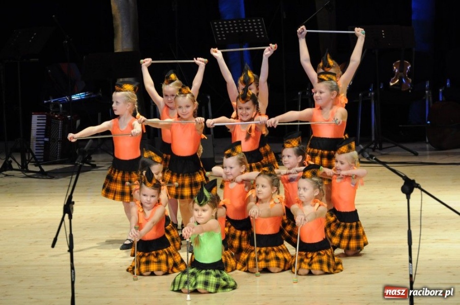 Zdjęcie w galerii na portalu naszraciborz.pl: Świąteczna gala zespołów Źródła wiadomości z regionu