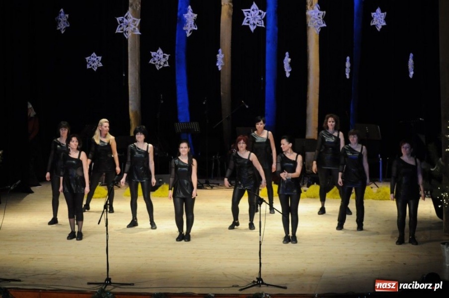 Zdjęcie w galerii na portalu naszraciborz.pl: Świąteczna gala zespołów Źródła wiadomości z regionu