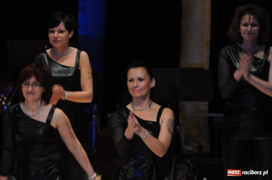 Zdjęcie w galerii na portalu naszraciborz.pl: Świąteczna gala zespołów Źródła wiadomości z regionu