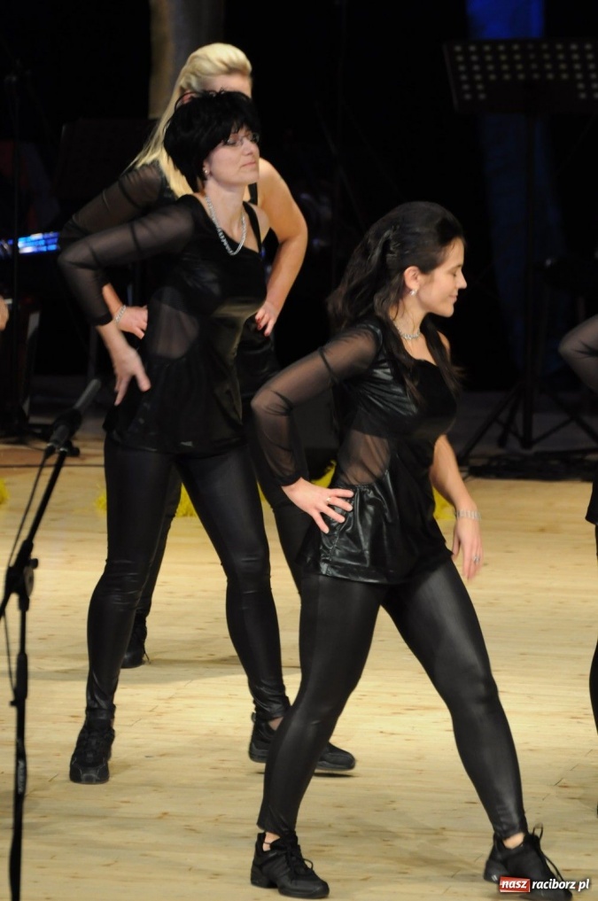 Zdjęcie w galerii na portalu naszraciborz.pl: Świąteczna gala zespołów Źródła wiadomości z regionu