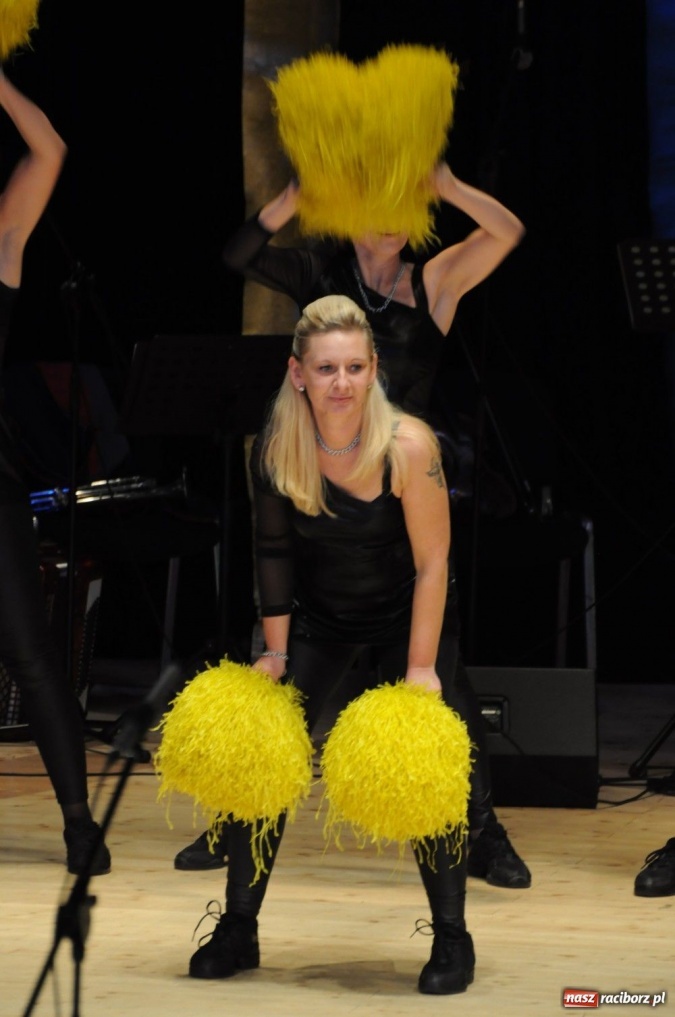 Zdjęcie w galerii na portalu naszraciborz.pl: Świąteczna gala zespołów Źródła wiadomości z regionu