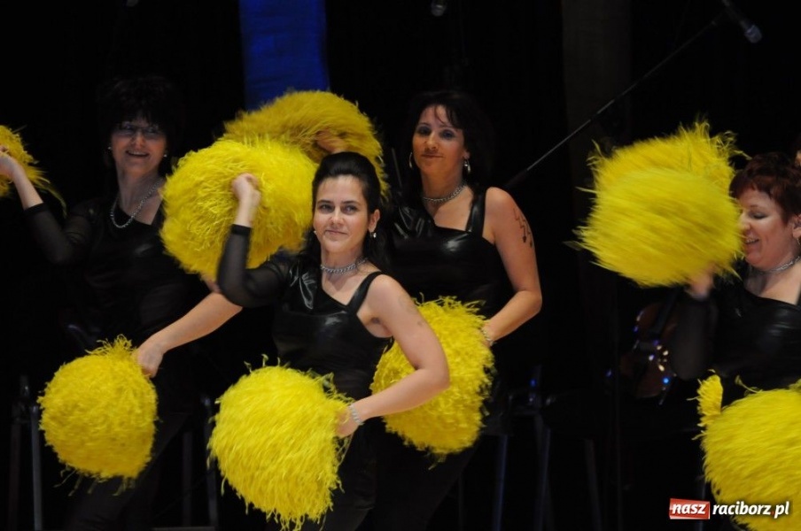 Zdjęcie w galerii na portalu naszraciborz.pl: Świąteczna gala zespołów Źródła wiadomości z regionu