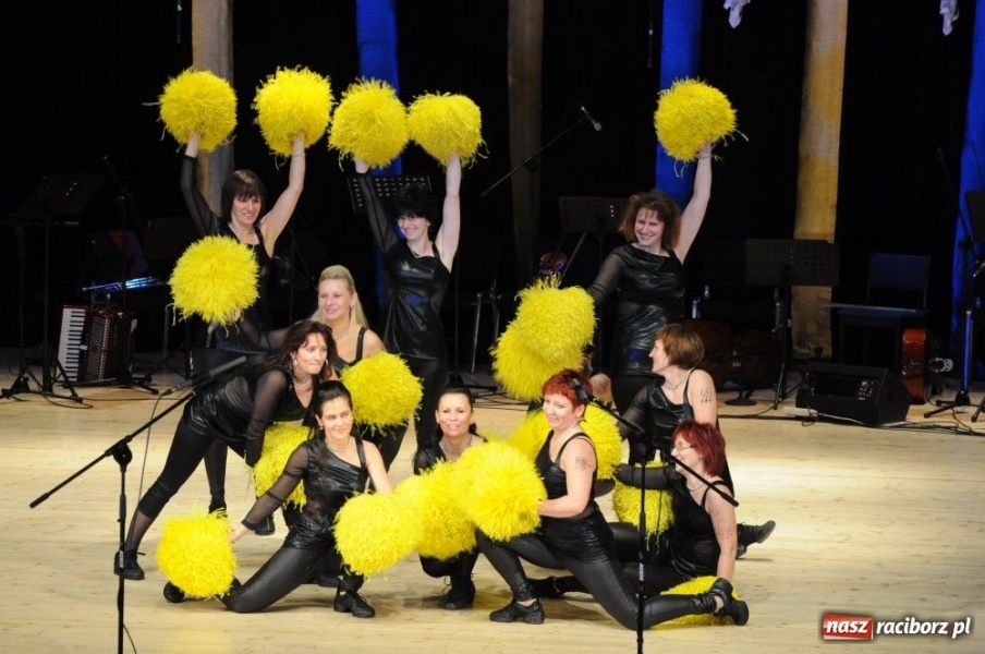 Zdjęcie w galerii na portalu naszraciborz.pl: Świąteczna gala zespołów Źródła wiadomości z regionu