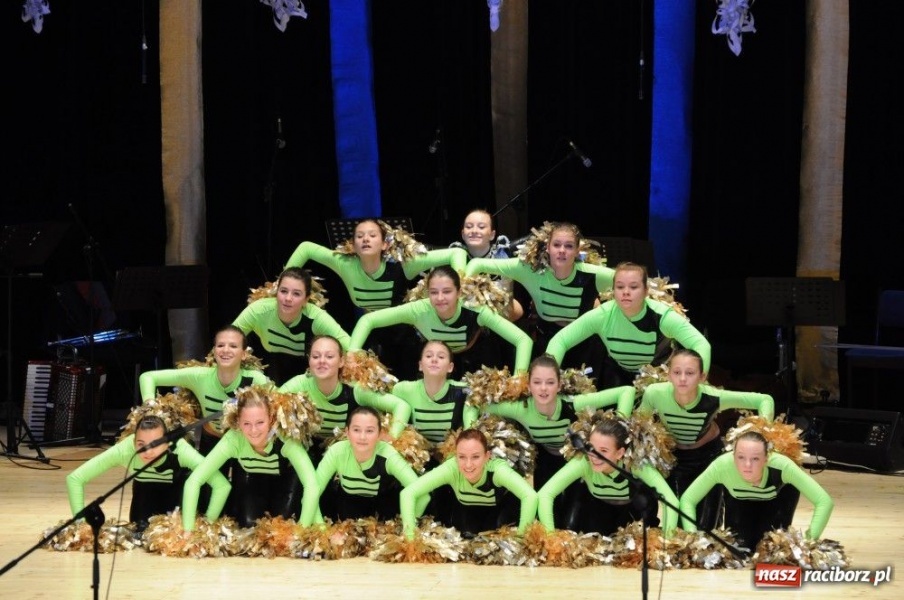 Zdjęcie w galerii na portalu naszraciborz.pl: Świąteczna gala zespołów Źródła wiadomości z regionu