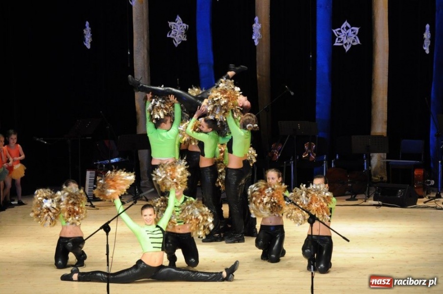 Zdjęcie w galerii na portalu naszraciborz.pl: Świąteczna gala zespołów Źródła wiadomości z regionu