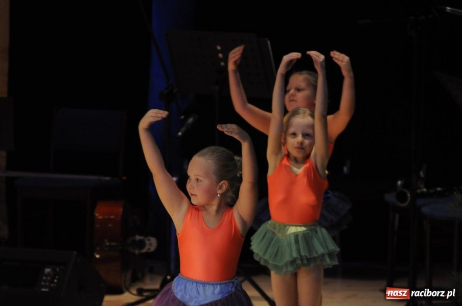 Zdjęcie w galerii na portalu naszraciborz.pl: Świąteczna gala zespołów Źródła wiadomości z regionu