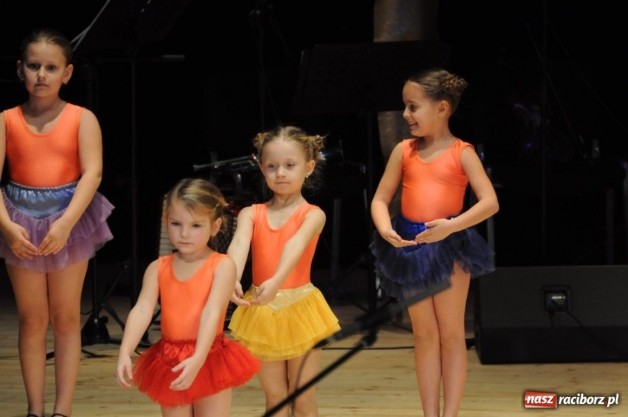 Zdjęcie w galerii na portalu naszraciborz.pl: Świąteczna gala zespołów Źródła wiadomości z regionu