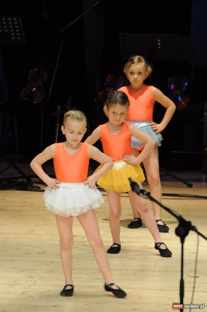 Zdjęcie w galerii na portalu naszraciborz.pl: Świąteczna gala zespołów Źródła wiadomości z regionu